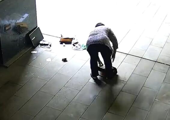 全新电脑被当废品捡走卖了3块