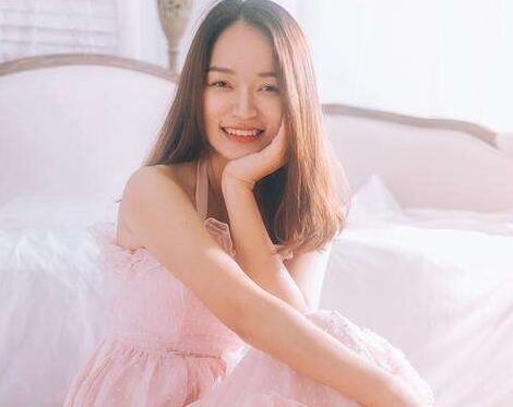 半夜看闺蜜和男朋友做
