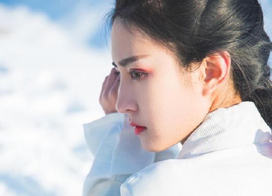 男同事给我老婆发暧昧微信