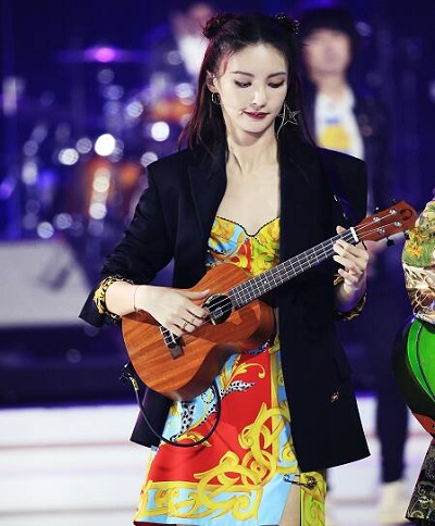 乘风破浪的姐姐四公金晨服装品牌
