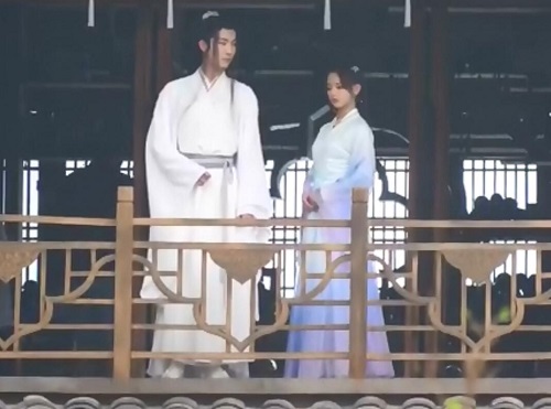 且听凤鸣美人师父谁演的