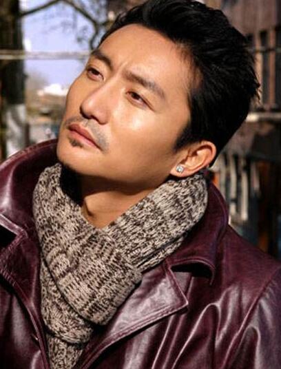涂岩松和袁菲是什么关系