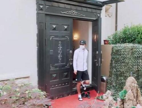 做家务的男人张继科家是青岛哪个小区