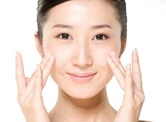 亮肤精华液怎么使用