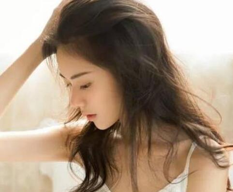 男生碰女生的腰的心理