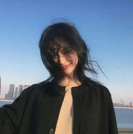 老婆在男同事面前不跟我联系