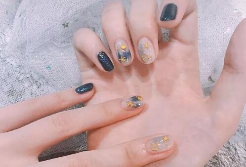 美甲的加固胶是涂在哪个步骤