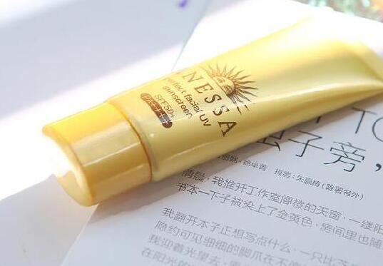 安耐晒金管和白管区别