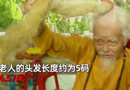 越南92岁大爷80年未剪头发