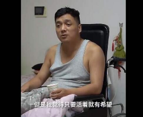 31岁小伙疑因吃隔夜菜失明瘫痪