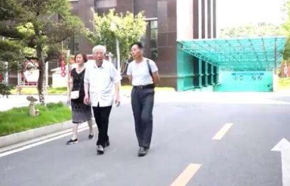 84岁学生每天向98岁老师打卡问候