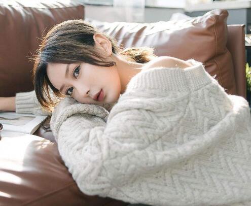 女生喜欢你的肢体暗示动作
