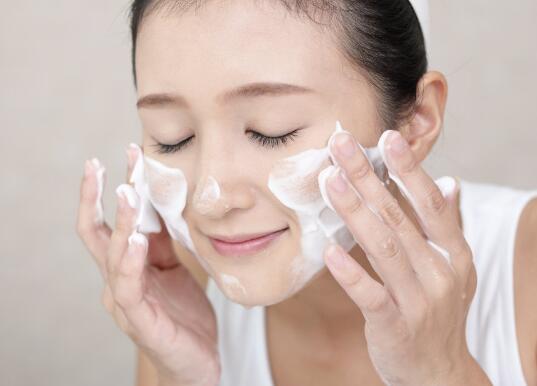 清洁霜的正确使用方法