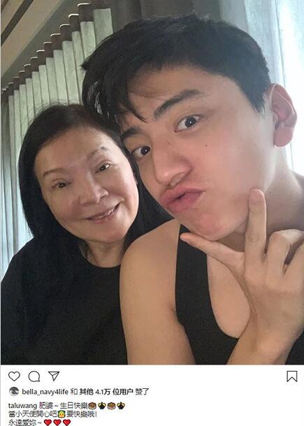王大陆为妈妈庆冥诞