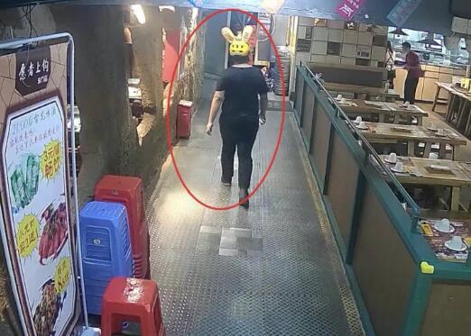 深圳男子冒充外卖小哥偷外卖吃