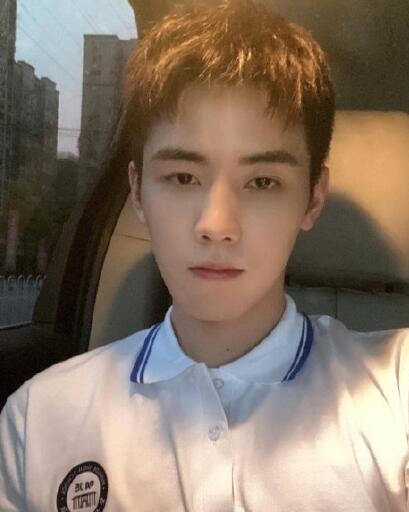 和网红李由玩密室逃脱的男爱豆是谁