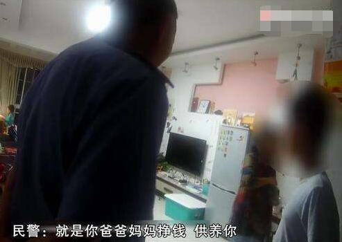 爸爸被儿子用金箍棒打伤崩溃报警