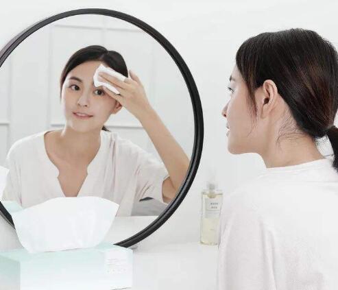 不化妆的女生护肤步骤