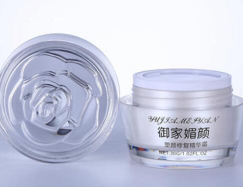 精华霜是晚上用吗
