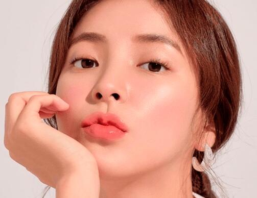 唇彩怎么定妆