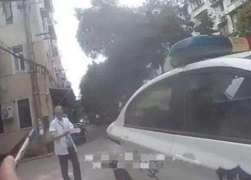 药房发错药警方闪电式找人