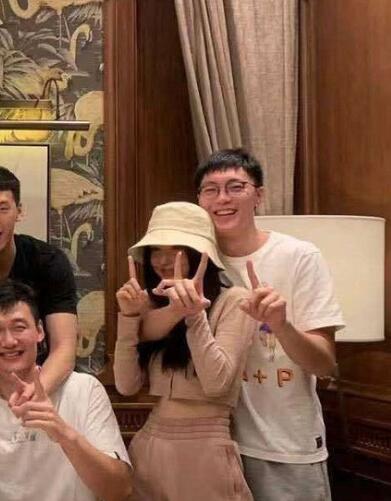 胡明轩女朋友是谁