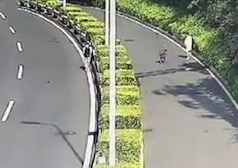 捡到10万元钻戒以为是道具