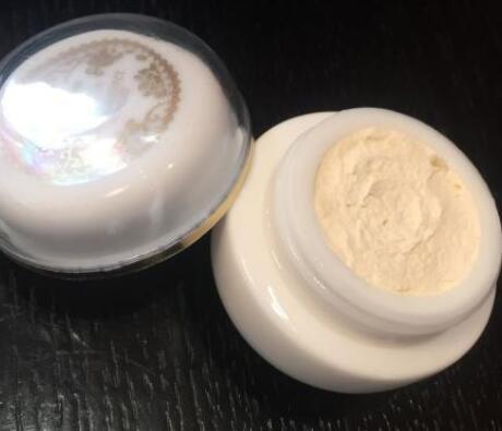 素颜霜和贵妇膏先用哪个