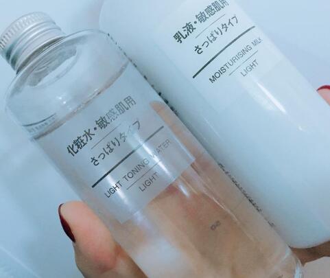 爽肤水和乳液可以只用一个吗