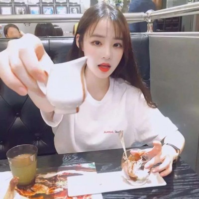 女生有男朋友还和别的男生出去玩