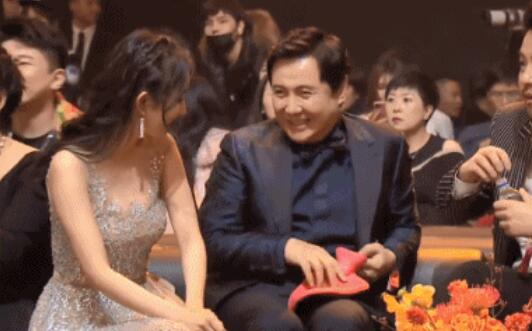 沈腾回应没扶杨幂