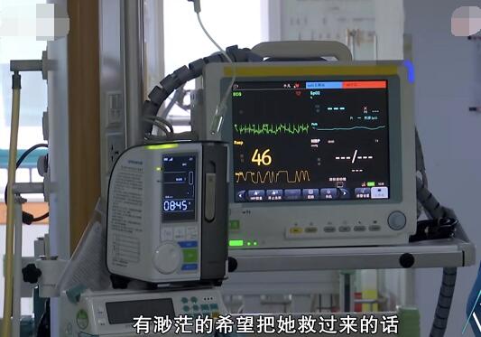 婴儿在家人监护下游泳窒息身亡