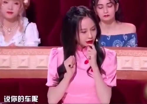 火星情报局沈梦辰说打肿脸充胖子的艺人朋友是靳梦佳吗
