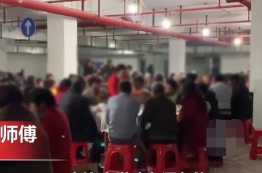 江苏一小区地下车库办酒席