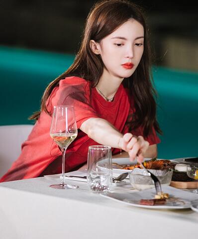 女儿们的恋爱金晨服装造型介绍