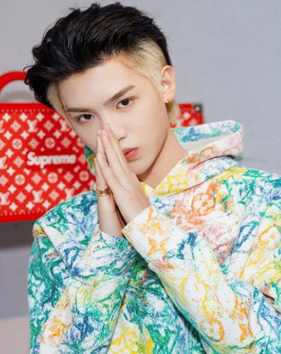 黄明昊有兄弟姐妹吗