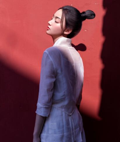 上线吧华彩少年翎ling是AI吗