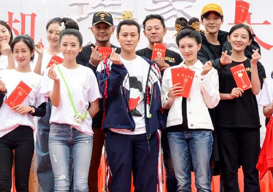 秦俊杰侯梦瑶恋情疑曝光