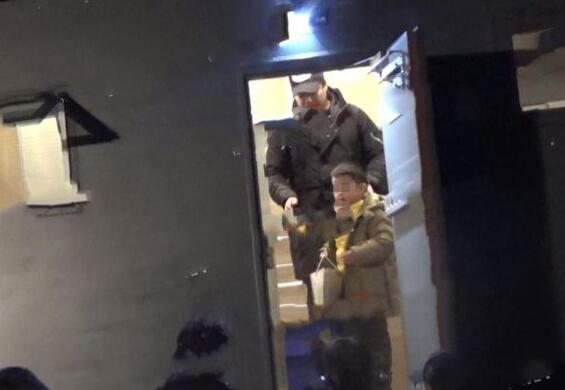 佟丽娅带朵朵探班陈思诚