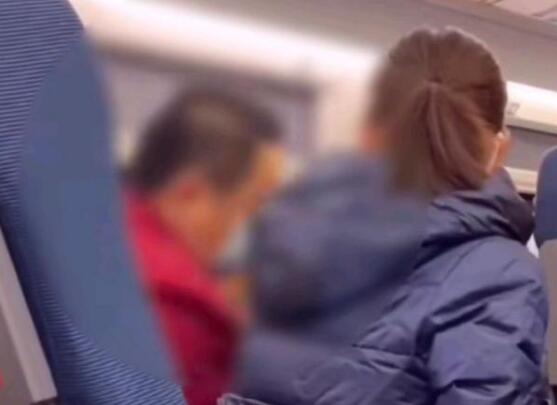 男子高铁换座遭拒称我身份比你高