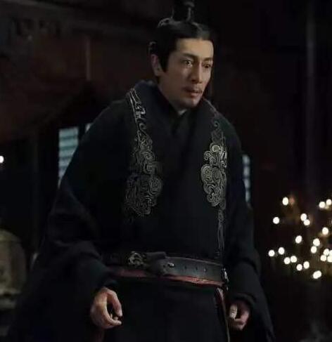 嬴政怎么杀的吕不韦和嫪毐