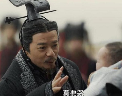 嬴政送吕不韦玉佩什么意思