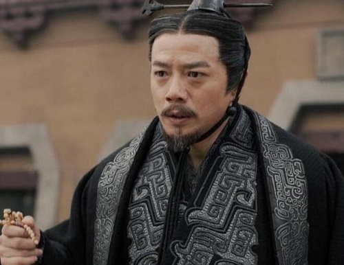 嬴政送吕不韦玉佩什么意思