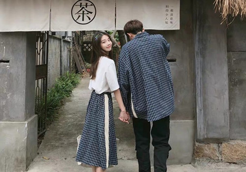 女生秀恩爱不露男生脸