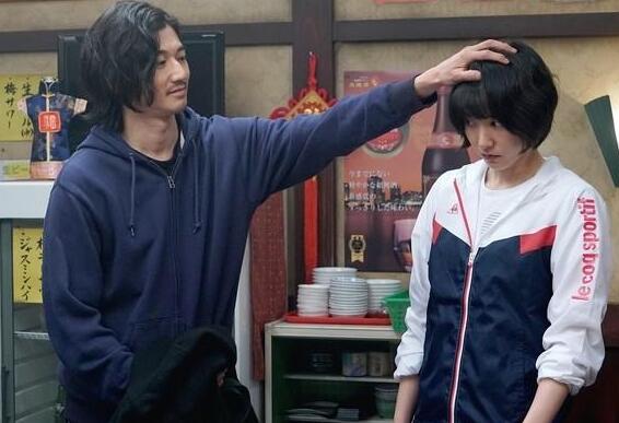 男生为什么喜欢摸一个女生的头