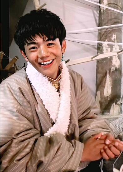 丁真祝王友梅周末快乐