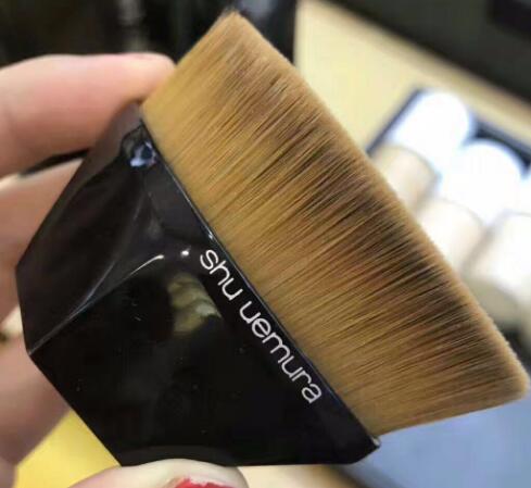 粉底刷第一次用需要洗吗