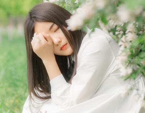 男生偷偷暗恋女生表现细节
