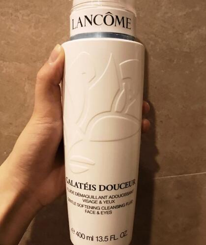 卸妆乳和洗面奶先用哪个