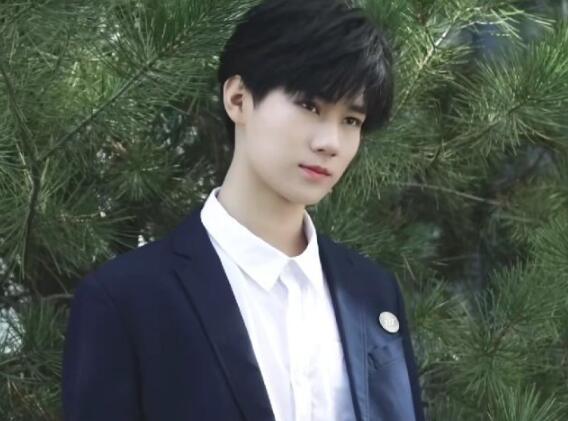 张真源是内娱唯一03年男爱豆吗